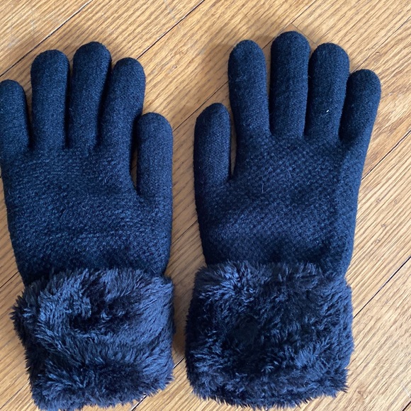 Black fur trimmed button gloves - Picture 3 of 3